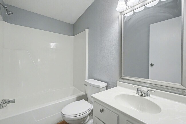 Building Photo - 3-Bed Home with Fireplace, Fenced Yard & Flexible Living Space