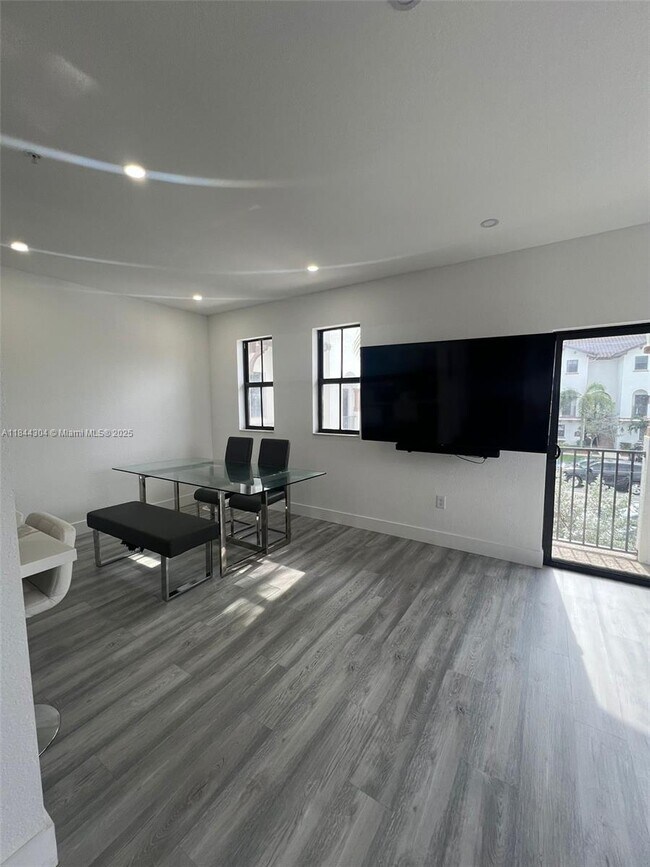 Building Photo - 10630 NW 88th St