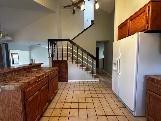 Building Photo - Spacious 4 bedroom, 3 bathroom home