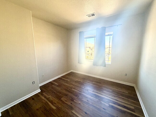 Building Photo - 9538 W San Juan Cir