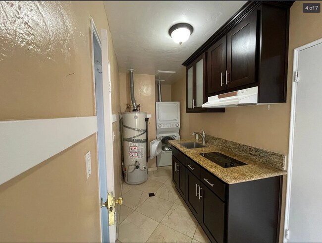 Building Photo - 1062 S Corning St