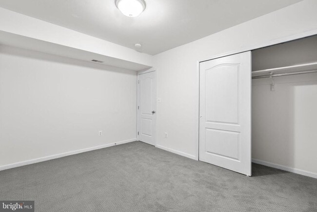 Building Photo - 53 Bloomington Ln