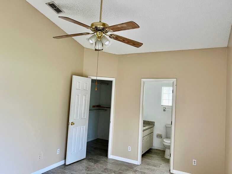 Building Photo - 7833 Chediston Cir