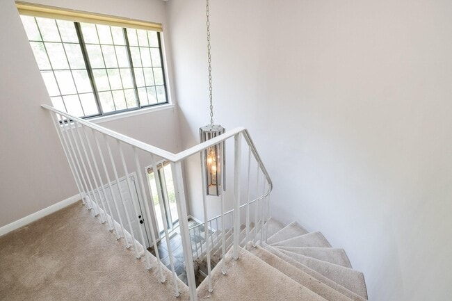 Building Photo - 6979 Pebble Creek Woods Dr