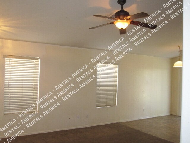 Building Photo - 427 S Sabrina