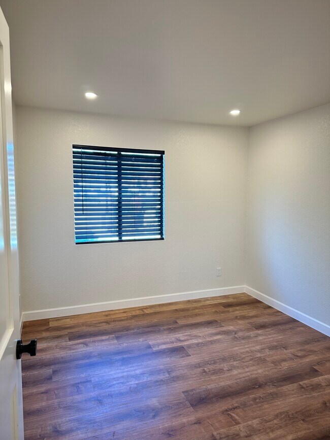 Building Photo - 510 S Adams St