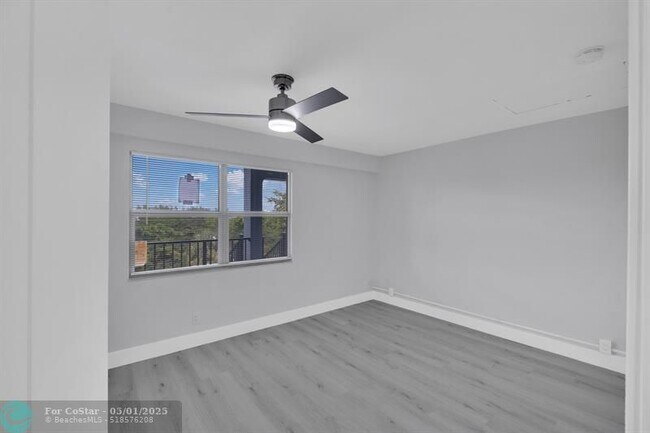 Building Photo - 12600 SW 5th Ct