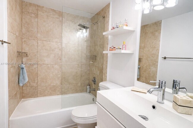 Building Photo - 7501 E Treasure Dr