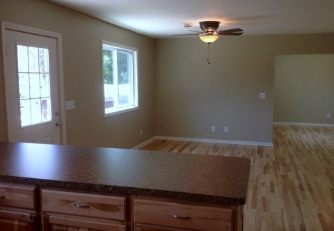 Building Photo - 3 Bdrm/2 Bath Ranch Home-Pell Lake