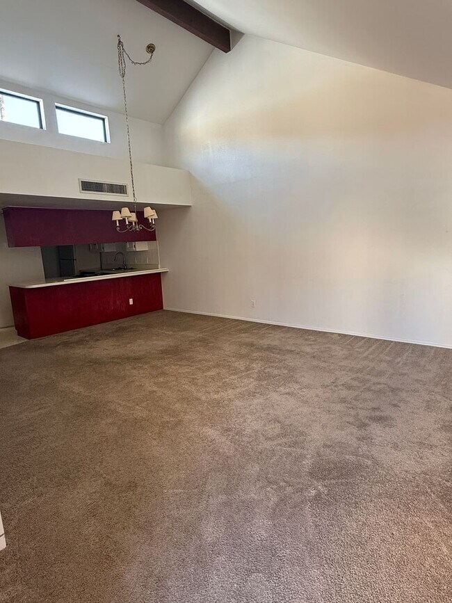 Building Photo - Discover your cozy desert home in this 1-b...