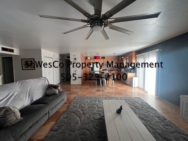 Building Photo - FULLY FURNISHED  3 Bedroom 2 Bath 2 Car Garage - 3 Month Minimum