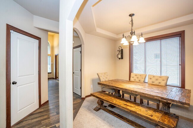 Building Photo - Spacious 4-Bedroom Home in The Oaks with Fenced Yard