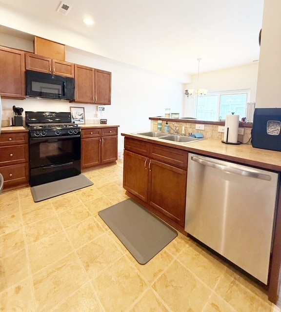 Building Photo - 317 NE Miramar Cir