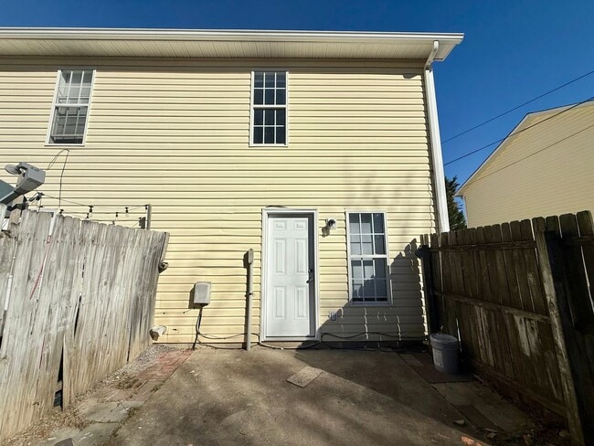 Building Photo - 461 Allison St NW