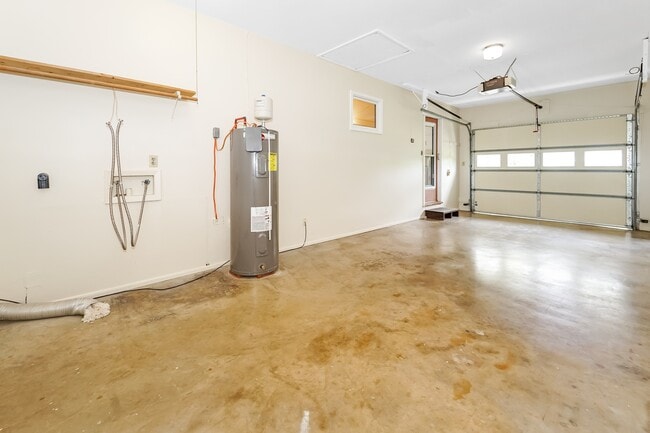 Building Photo - 180 Spurgeon Dr