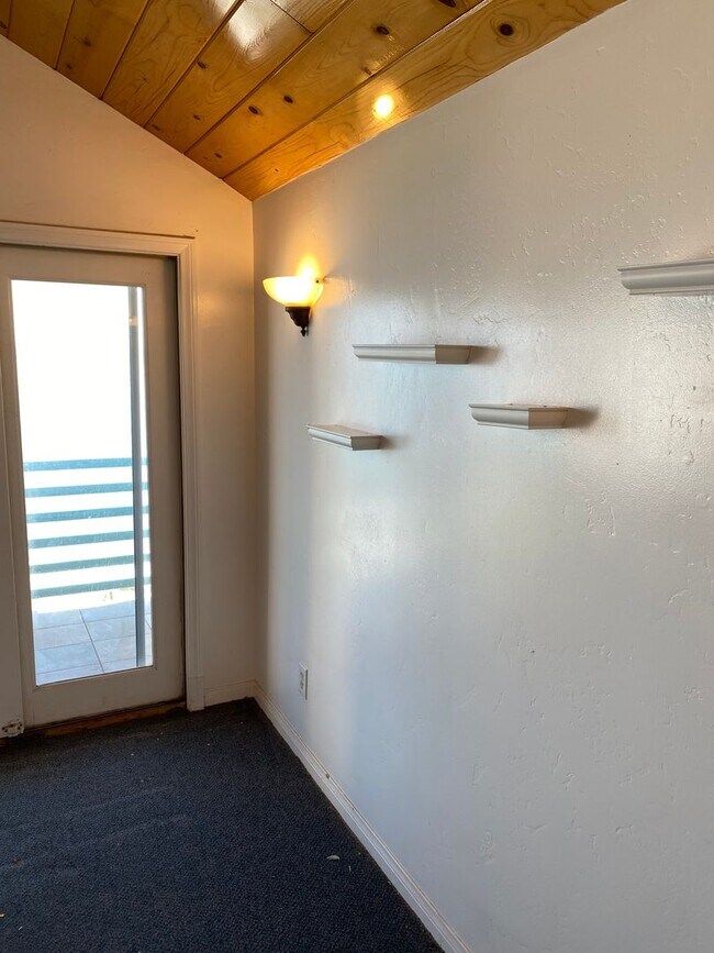 Building Photo - 6579 Del Playa Dr