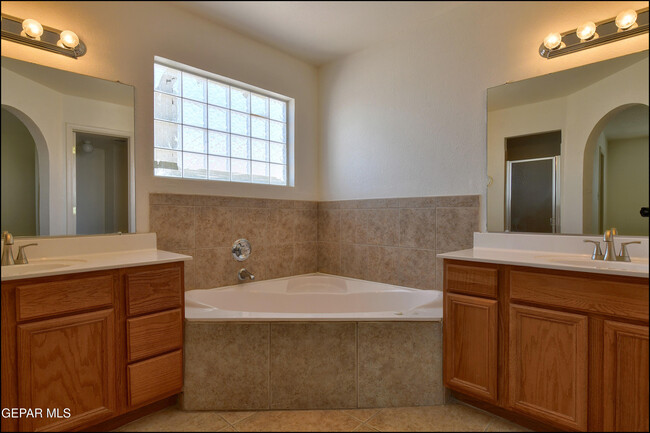 Building Photo - 253 Summerbrooke Ct