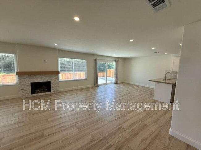 Building Photo - 3328 Paseo Halcon