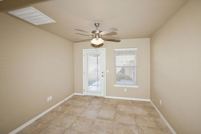 Building Photo - 7403 Kodiak Ave