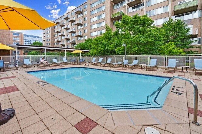 Pool - 800 4th St SW