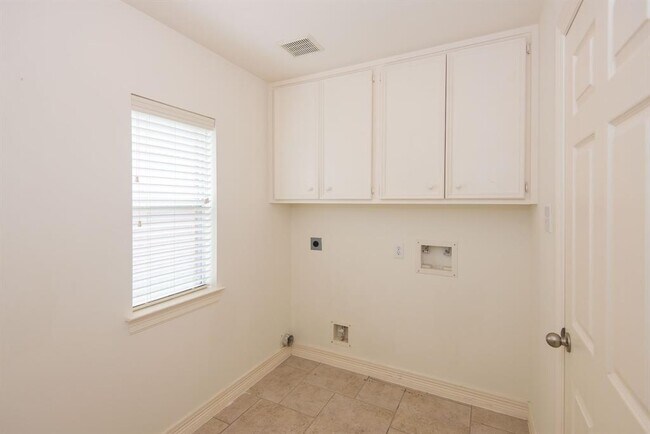 Building Photo - 2313 Echo Harbor Dr