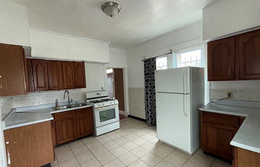 Building Photo - 160 Zenner St