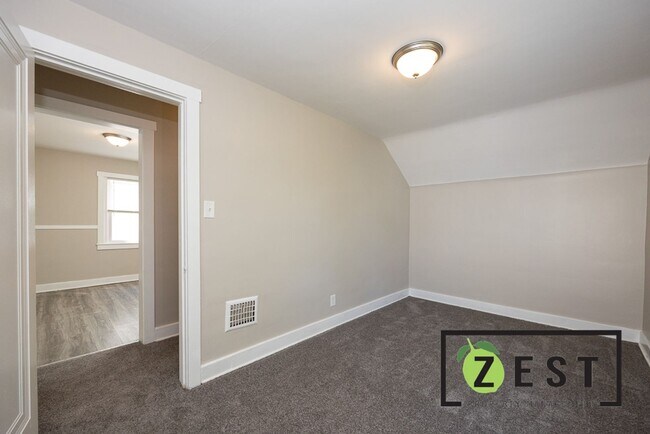 Building Photo - 15767 Pinehurst St