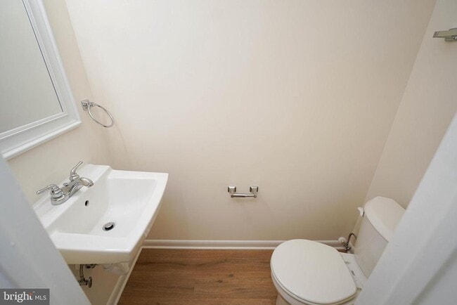 Building Photo - 734 Hemlock St