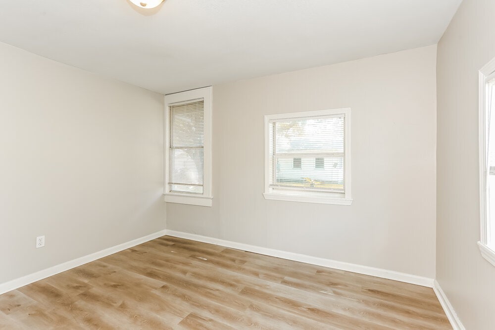 Building Photo - 3558 Dellwood Ave