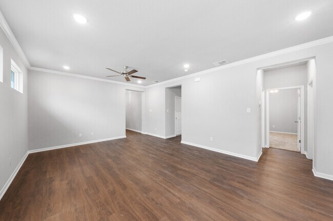 Building Photo - 617 La Parra Bend