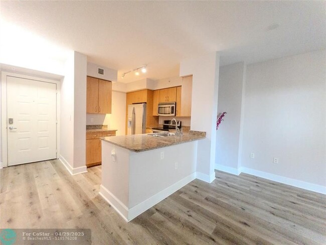 Building Photo - 1830 Radius Dr