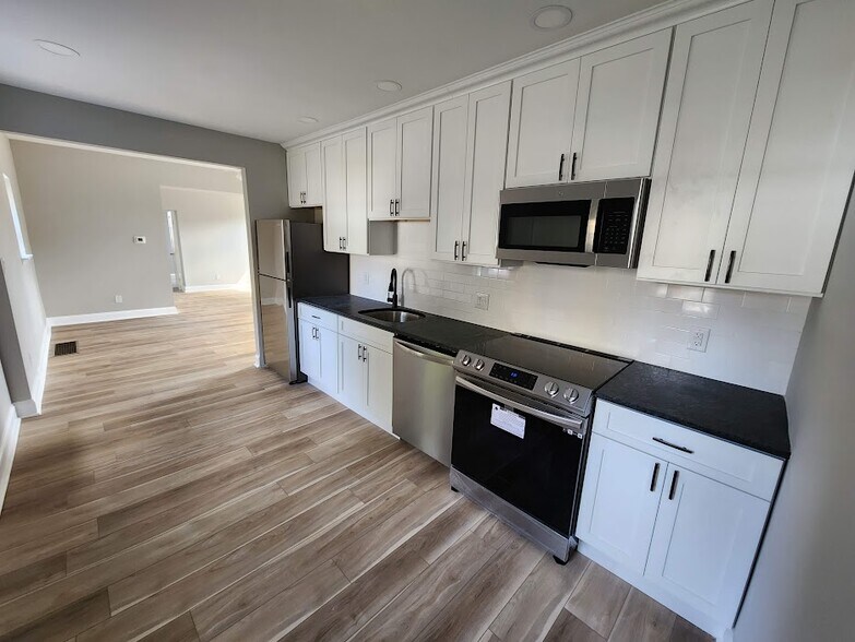 Building Photo - 5535 Ridge Ave