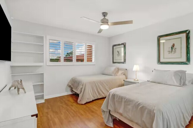 Building Photo - 170 Turtle Lake Ct