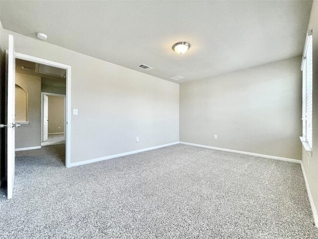 Building Photo - 415 Crater Lake Dr