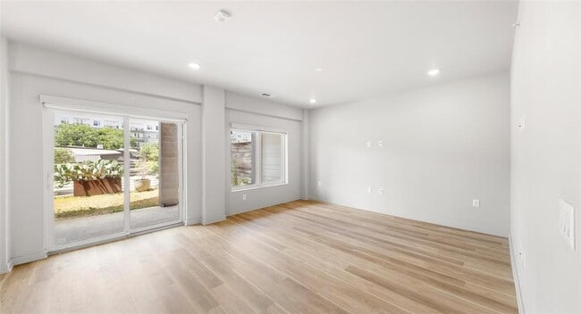 Building Photo - 4361 S Congress Ave