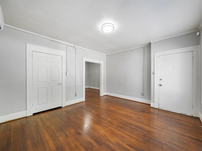 Building Photo - 2411 Dunlavy St