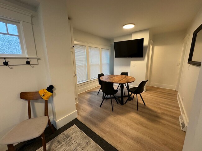 Building Photo - 803 McKinley Ave