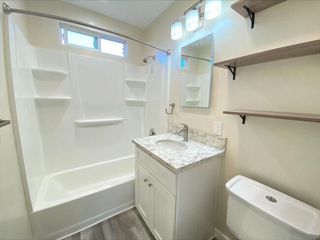 Building Photo - 1 Block from the Beach! Apartment Home in ...