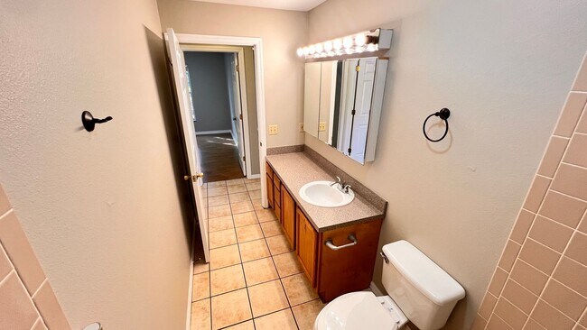 Building Photo - Charming 2 Bedroom, 1 Bathroom Home in Deltona!!