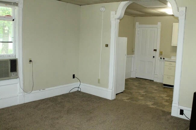 Building Photo - 119 Elm St