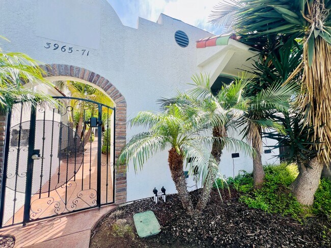 Building Photo - Charming North Park Cottage