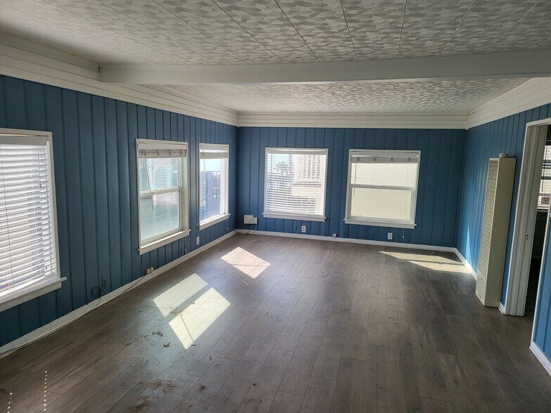Living room - 1201 Manhattan Ave