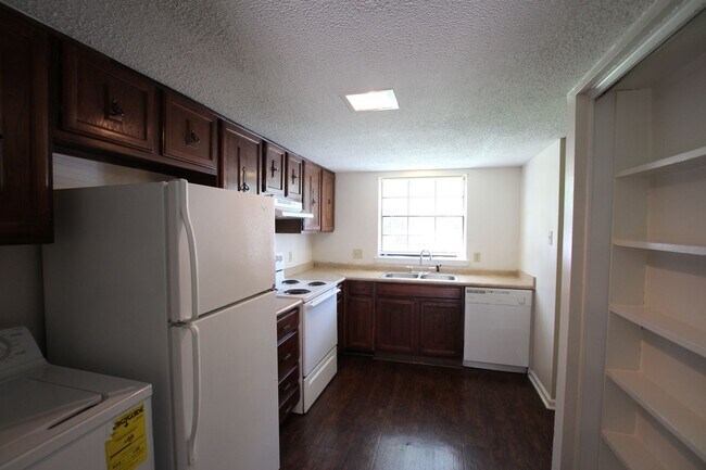 Building Photo - Delmar Dr. 2522/2524