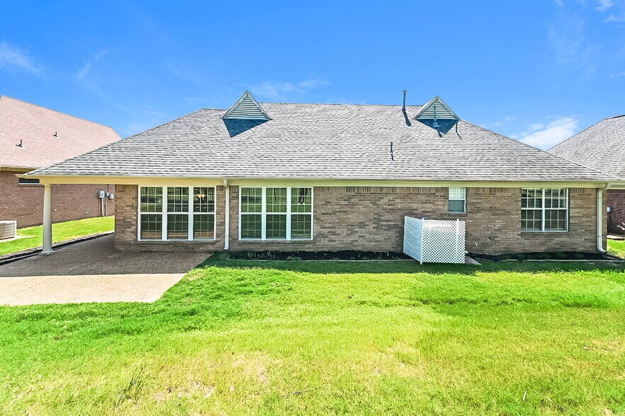 Building Photo - 7753 Meadow Ridge Ln
