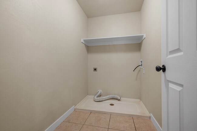 Building Photo - 958 N Buffalo Dr