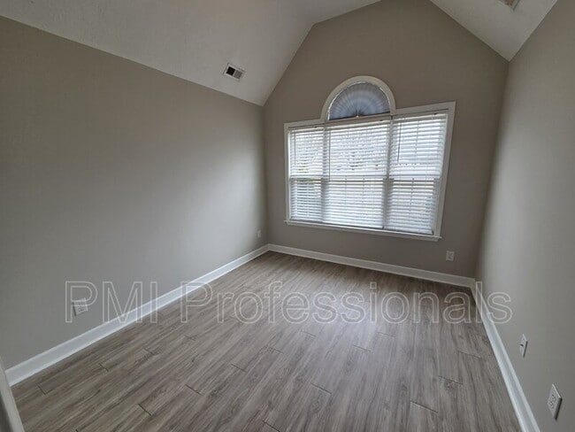 Building Photo - 3241 Hardwood Dr