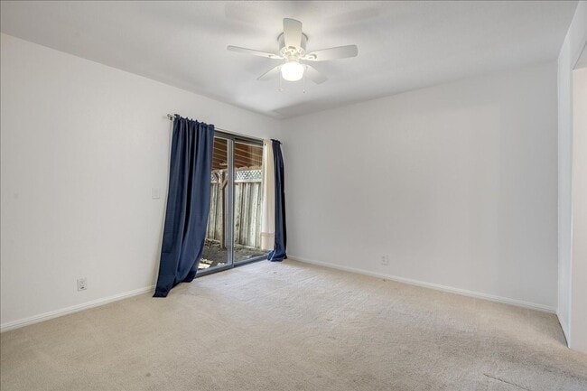 Building Photo - Spacious 3 bed 2 bath home in Mt. Carmel