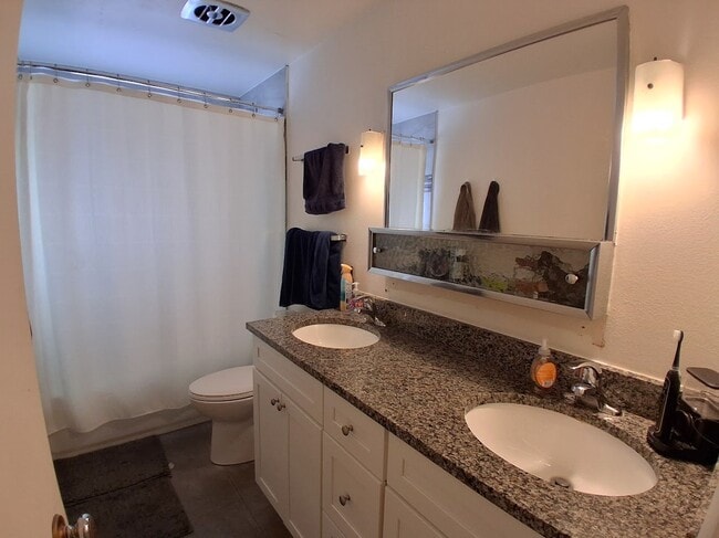 Building Photo - 776 N 600 E