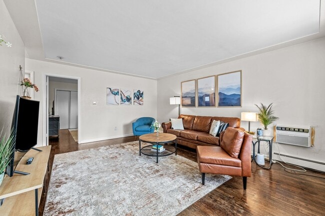 Primary Photo - Gorgeous Furnished Two Bedroom in Sloans L...