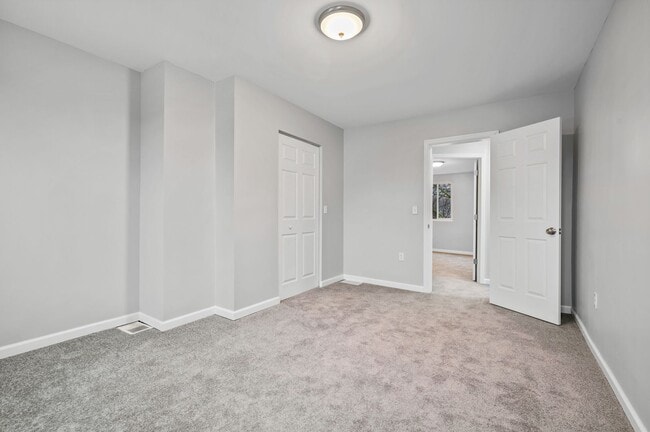 Building Photo - PRICE REDUCED on this Recently Renovated 3 Bed/1 Bath Home in Troy Hill